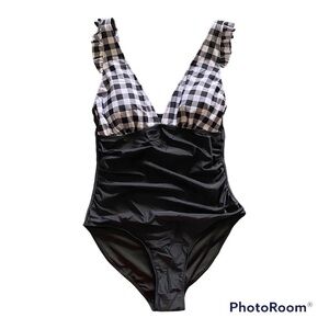NWOT-YGNEE DOM- WHITE & BLACK ONE PIECE SWIMSUIT-SIZE LARGE